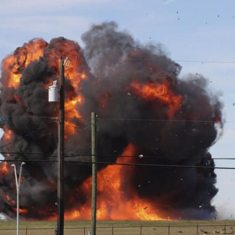 Reportan que seis personas murieron por choque de aviones en Texas