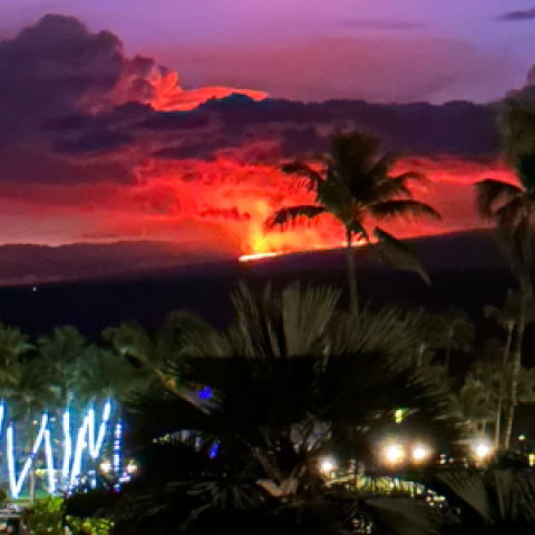 Hace erupción el volcán más grande del mundo