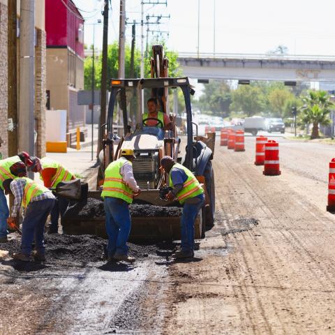 Repavimentan parte de la avenida Mahatma Gandhi