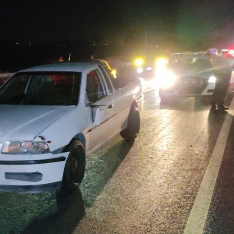 Una camioneta la impactó antes de que la mujer pudiera llegar al camellón central