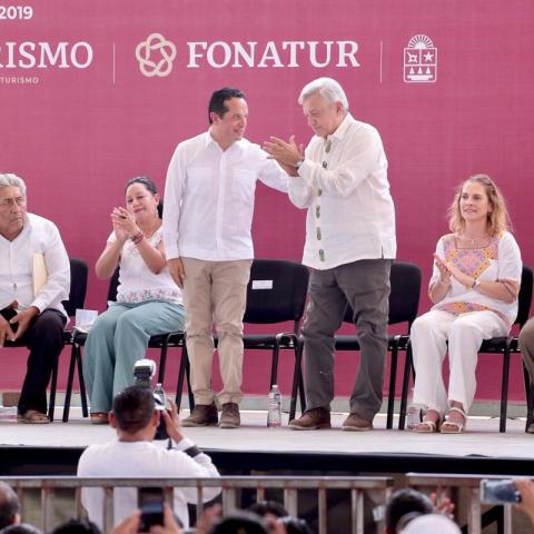 AMLO y Carlos Joaquín González 