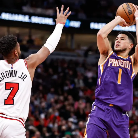 Booker 51 pts vs Bulls