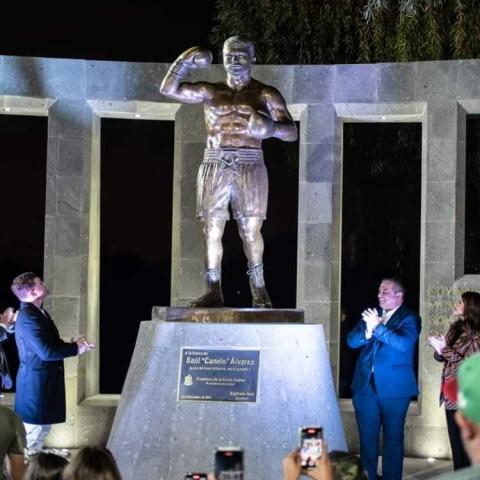 Canelo Estatua