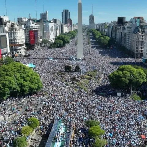 Mueren fanáticos de Argentina durante el festejo