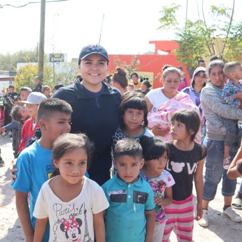 Policías estatales llevan alegría a niños de colonias populares