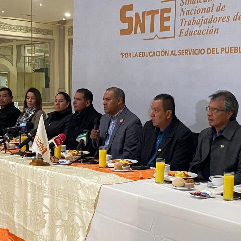 Casas y equipo de cómputo: SNTE promete nuevos apoyos a maestros