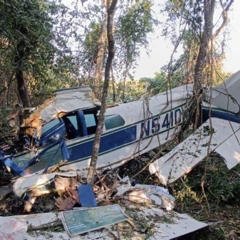 Se desploma avioneta en Puerto Vallarta; rescatan con vida a los dos pasajeros