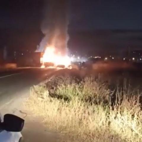 Bloqueos con autos quemados en los Altos de Jalisco