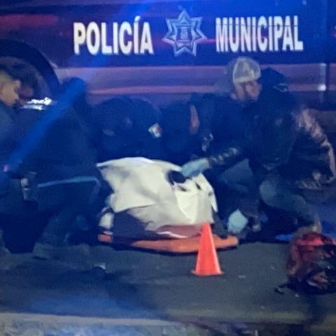 Al rebotar al arroyo vehicular, un auto que pasaba por el lugar impactó la moto