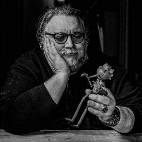 Guillermo del Toro gana Globo de Oro a Mejor Película Animada por "Pinocho"