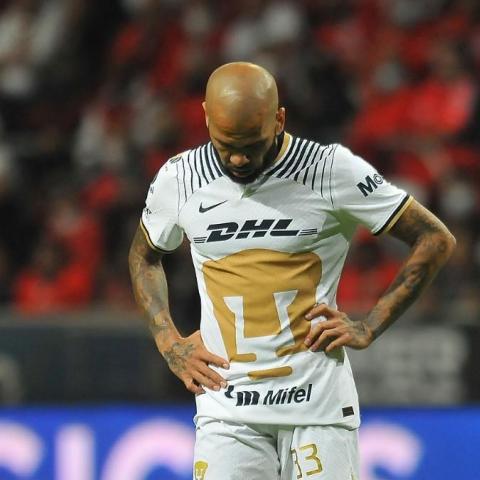 Dani Alves baja para Pumas