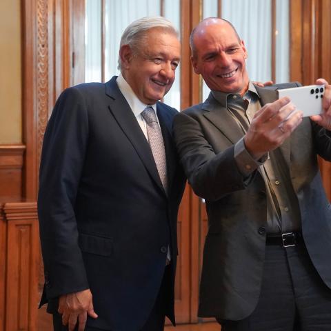 AMLO y Yanis Varoufakis 