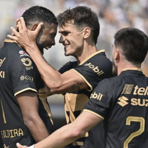 Pumas 4-1 León