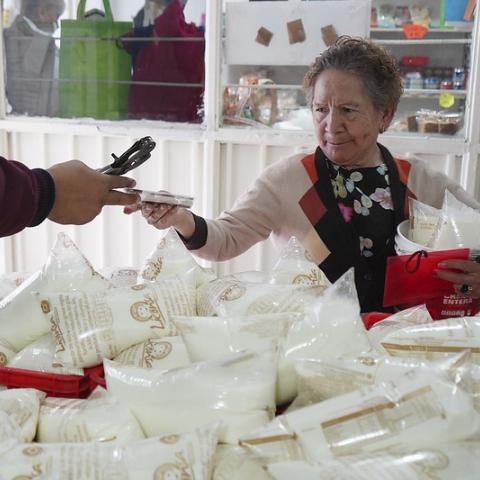 Anuncian descuentos en Leche Liconsa