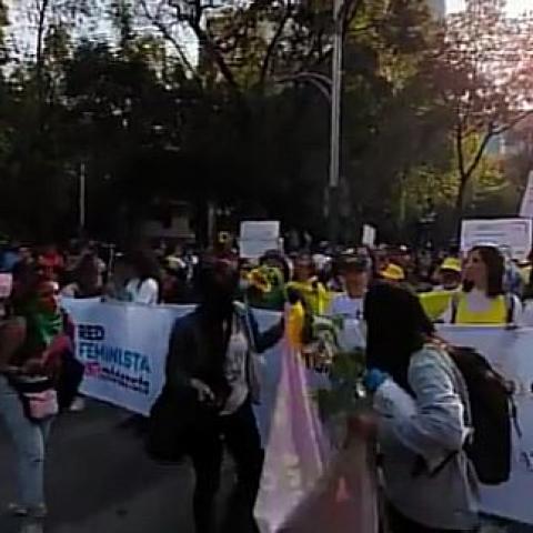 Marchan habitantes de CDMX