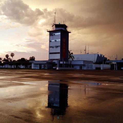 Por violencia en Culiacán cierran los aeropuertos de Mazatlán y Culiacán 