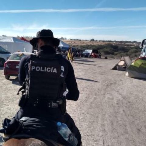 En helicóptero y a caballo cuidan a sanjuaneros