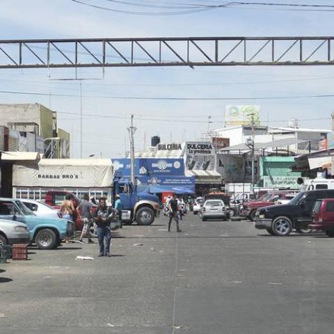 Locatarios denuncian que estacionamiento de cobro ha disminuido las ventas en el agropecuario 