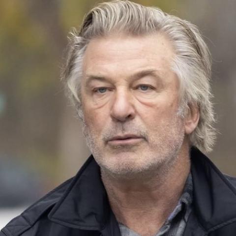 Reducen cargos a Alec Baldwin en juicio 