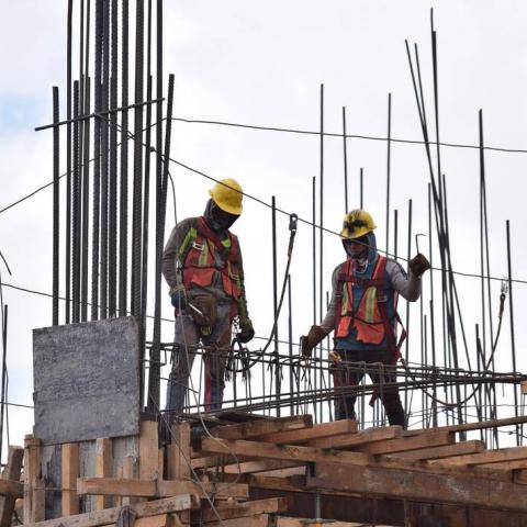 Constructoras foráneas mantienen adeudos con empresas locales