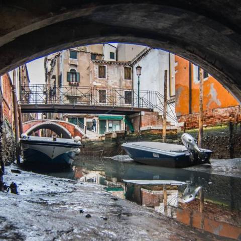 Hay sequía en algunos canales de Venecia