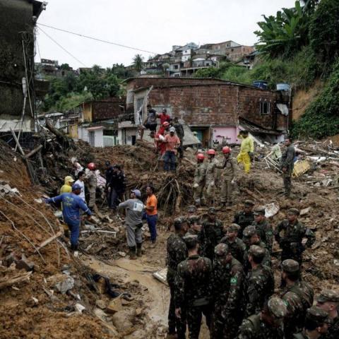 Concluyen búsquedas en Sao Paulo al contabilizar 65 muertos por lluvias 
