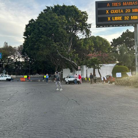 Bloquean accesos en Cuernavaca ante la falta de agua