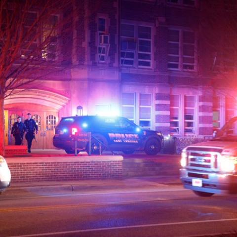 Mueren tres universitarios tras tiroteo en Michigan