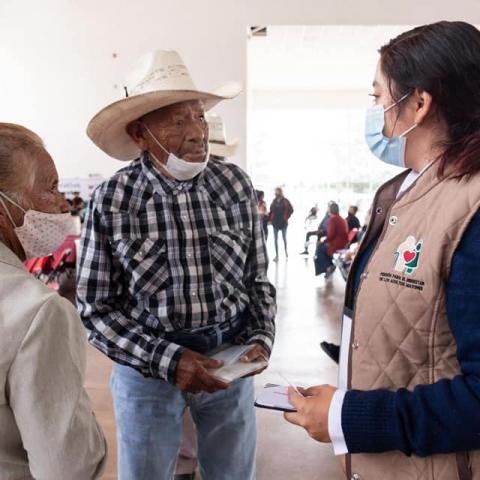 La Auditoría Superior de la Federación (ASF) presentó su tercera entrega del Informe General Ejecutivo de la Cuenta Pública 2021, donde se señalaron diversas irregularidades en los programas sociales del gobierno de Andrés Manuel López Obrador.  Las observaciones incluyen pagos duplicados, falta de documentación comprobatoria, pagos a beneficiarios fallecidos y posibles "pagos por marcha". La ASF detectó que en el programa "Pensión para el Bienestar de las Personas con Discapacidad Permanente" faltaba docum