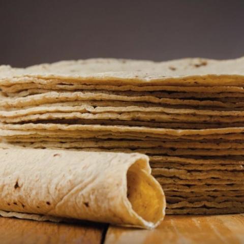 Alertan empresarios que tortilla podría dispararse a los 50 pesos por kilo 