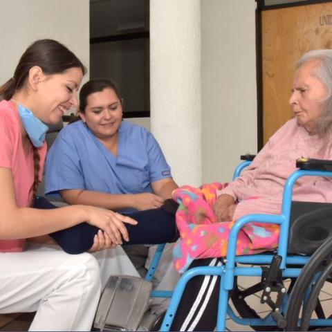 DIF Estatal ofrece el taller “Formador de Cuidadores de Adultos Mayores”