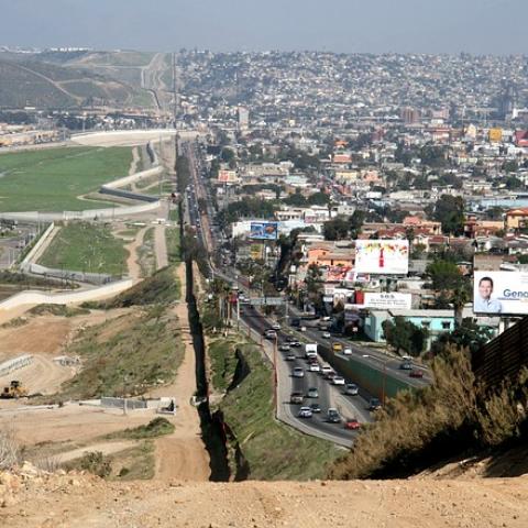 Disminuyen arrestos de migrantes en frontera