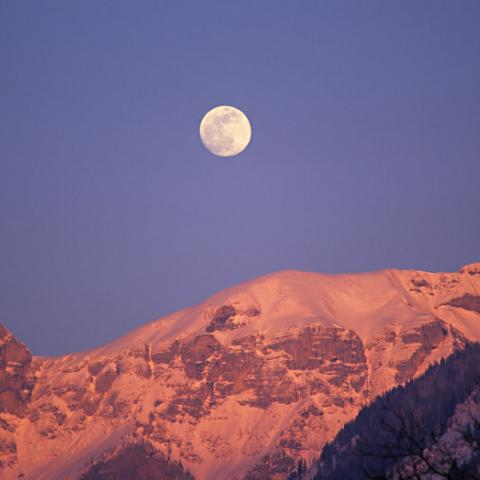 Este domingo será visible la Luna de Nieve