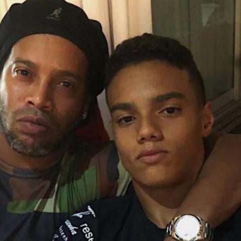 De tal palo tal astilla, hijo de Ronaldinho será culé 