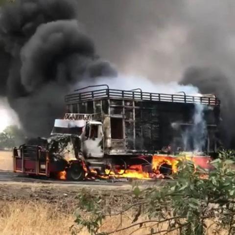 Sujetos armados robaron, quemaron y bloquearon en la carretera al sur de Zacatecas