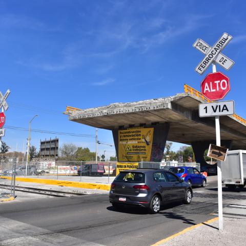 Buscan sancionar con hasta 10 años de prisión a quienes dañen señalamientos en cruces del tren