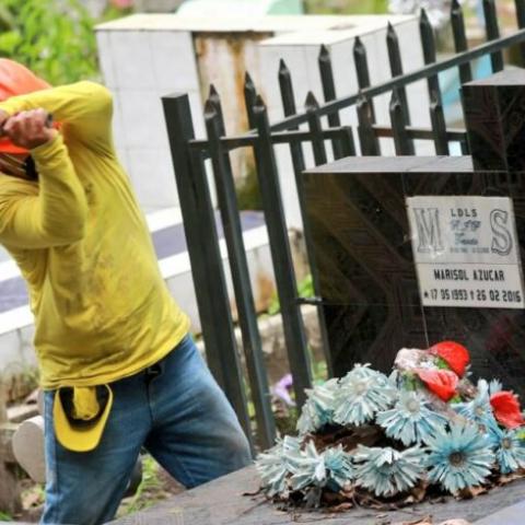 Bukele ordena la destrucción de lápidas con símbolos de pandillas
