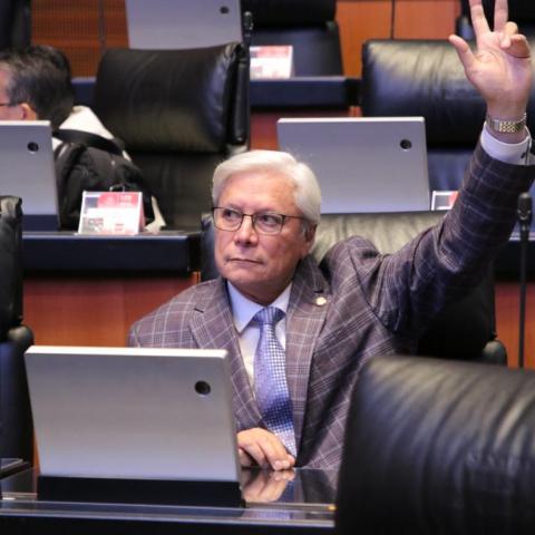 Jaime Bonilla se cambia de la bancada de Morena en el Senado a la del Partido del Trabajo 