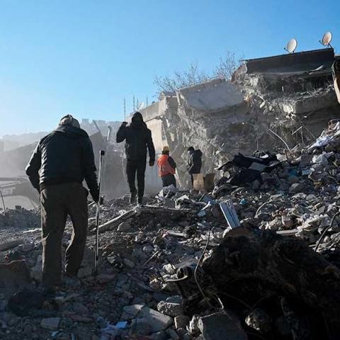 Suman casi 46 mil muertos por terremotos en Turquía