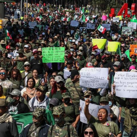 Se registran marchas en diferentes partes de la República en defensa de militares detenidos en Nuevo Laredo