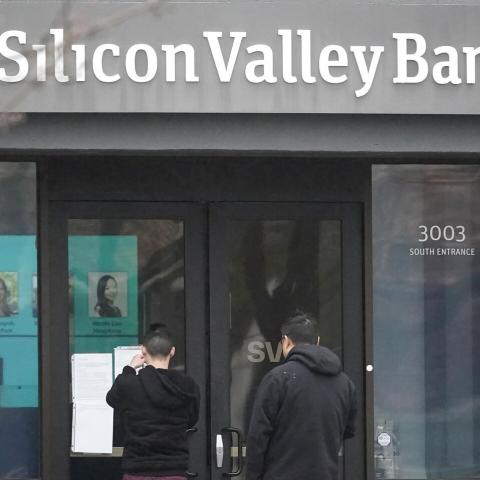 Emiten primera demanda por fraude contra Silicon Valley Bank