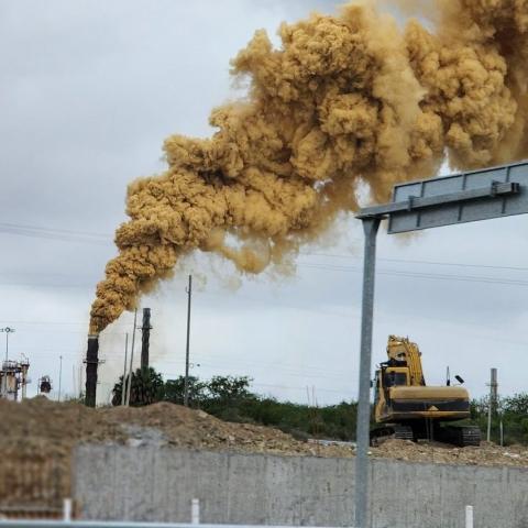 Advierte el Gobierno de Nuevo León sobre posible clausura a refinería Cadereyta por contaminación