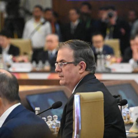 Ante G20 canciller Ebrard llama a frenar el tráfico de armas