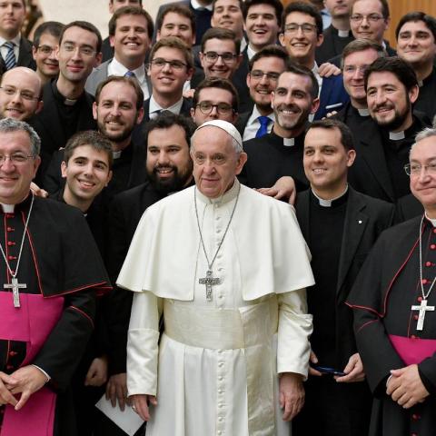 [VIDEO] Podría revisarse el celibato para sacerdotes: papa Francisco