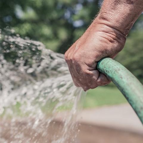 Exige regidor multas para quienes desperdicien agua. “Que paguen cuatro veces más”, señala