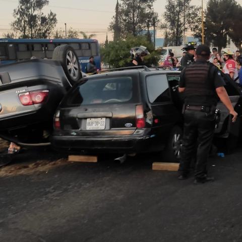 El exceso de velocidad provocó que un conductor perdiera el control del su auto y se proyectó a los carriles contrarios