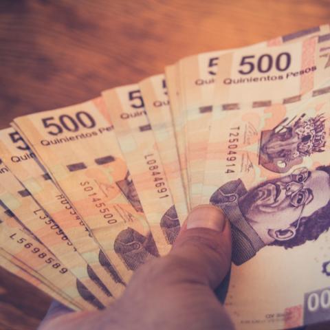 Se impulsa el superpeso, pero se encarece el costo del dinero 