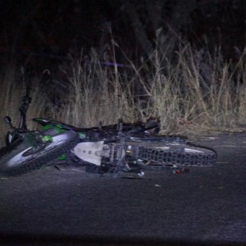 Asimismo la SSPE confirma que localizaron abandonado un camión de pasajeros con indicios de haber embestido a la moto