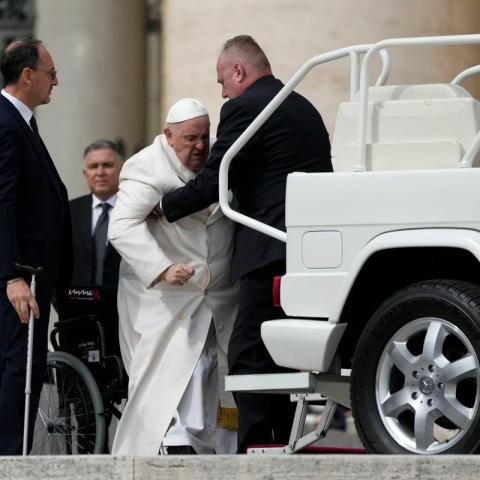 Papa Francisco es internado en el hospital Gemelli