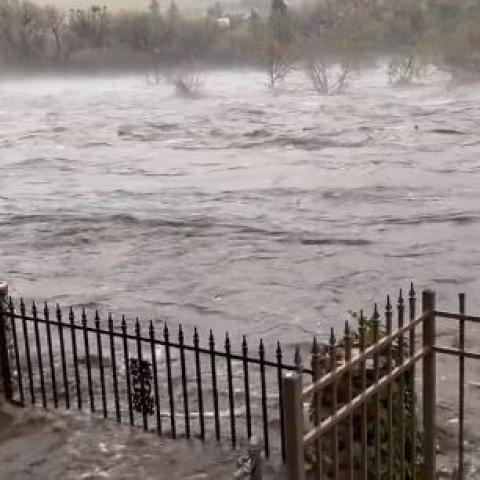 Tras nevadas, California se enfrenta a inundaciones